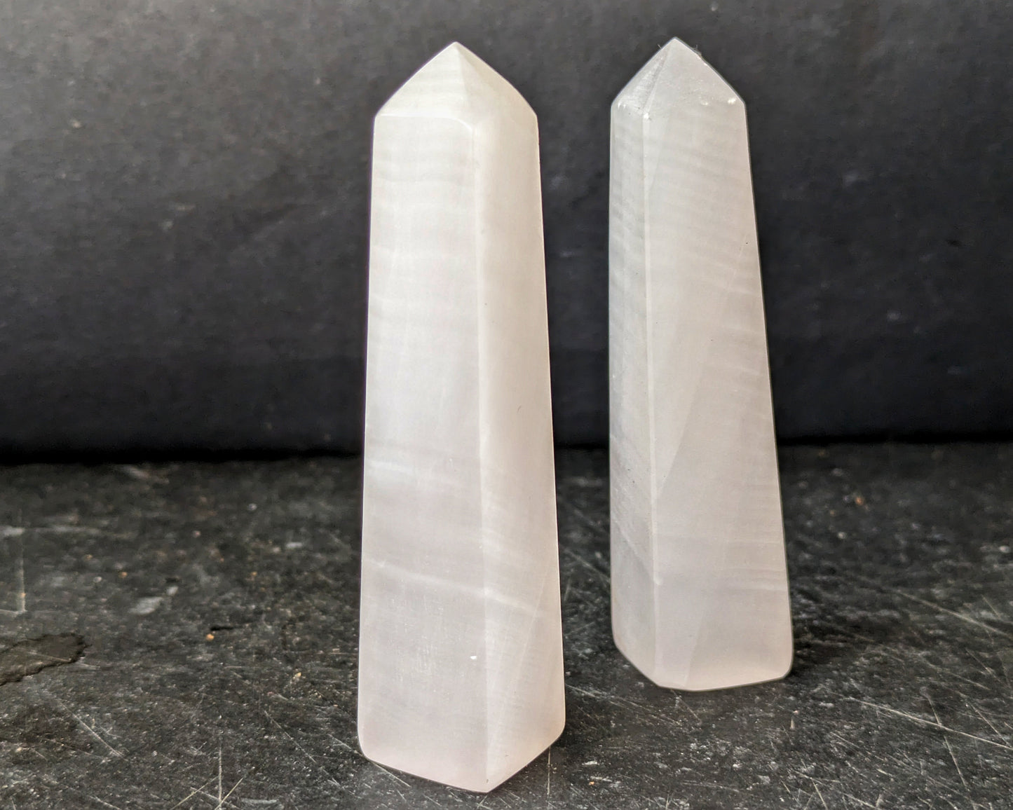 Mangano Calcite Mini Obelisk