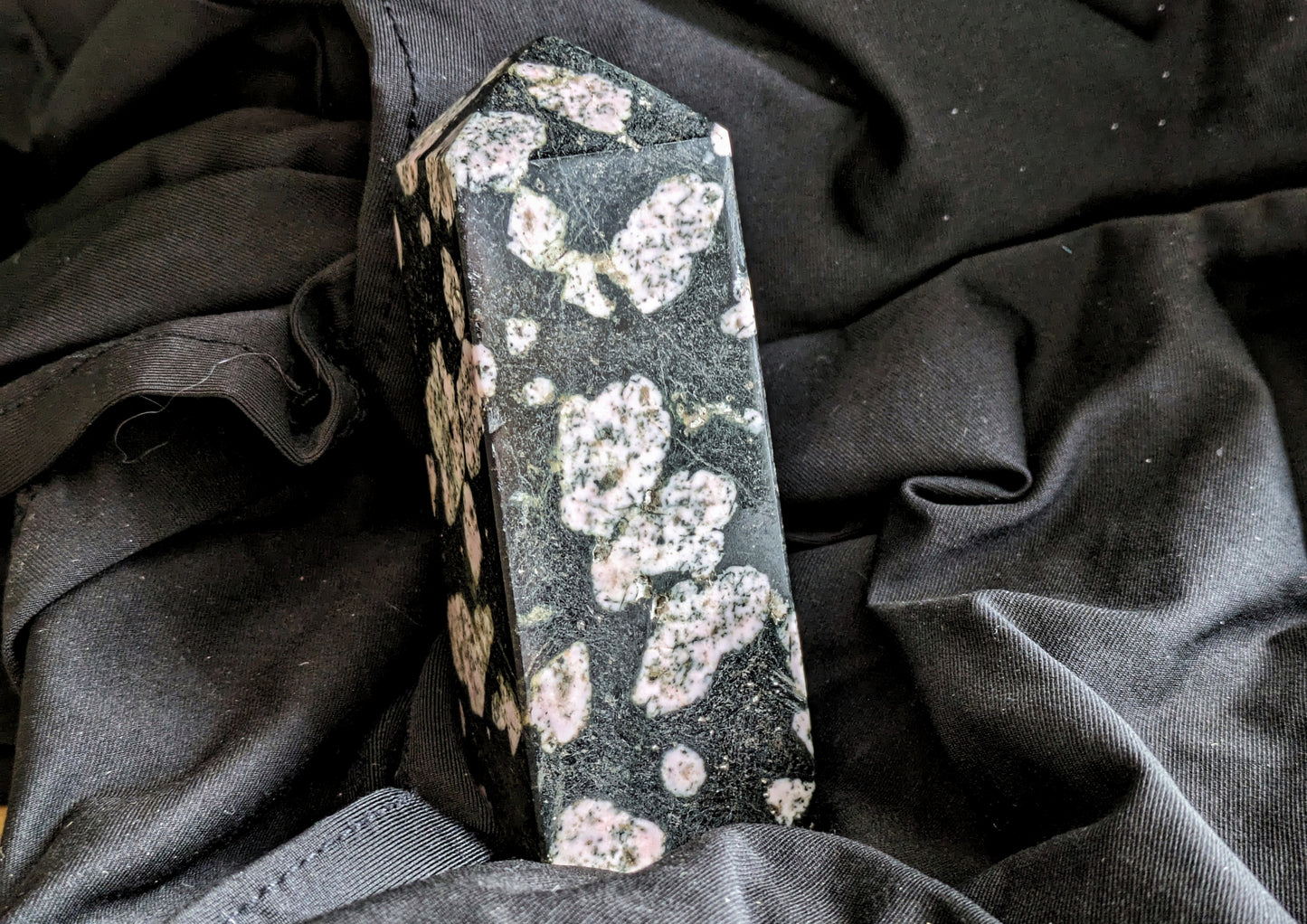 Obsidian snowflake large obelisk