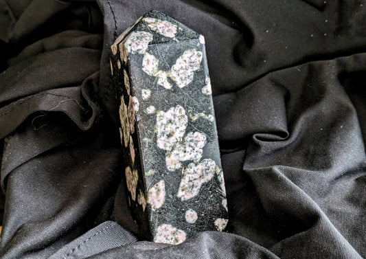 Obsidian snowflake large obelisk