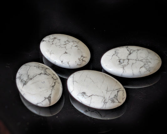 Howlite Palmstone