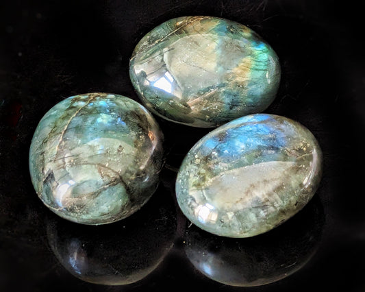 Labradorite Palmstone 1