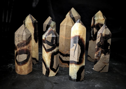 Septarian obelisk
