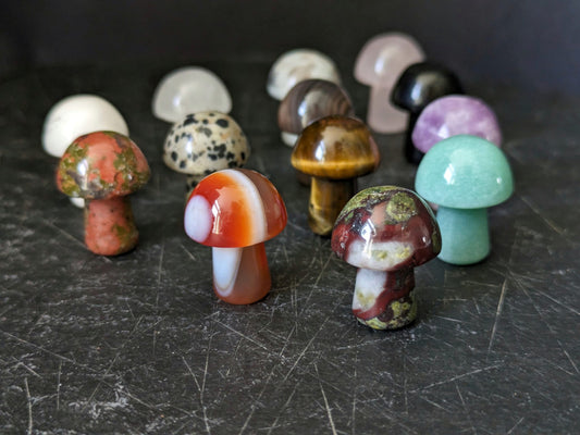 Five Mixed Crystals Mushrooms Carving