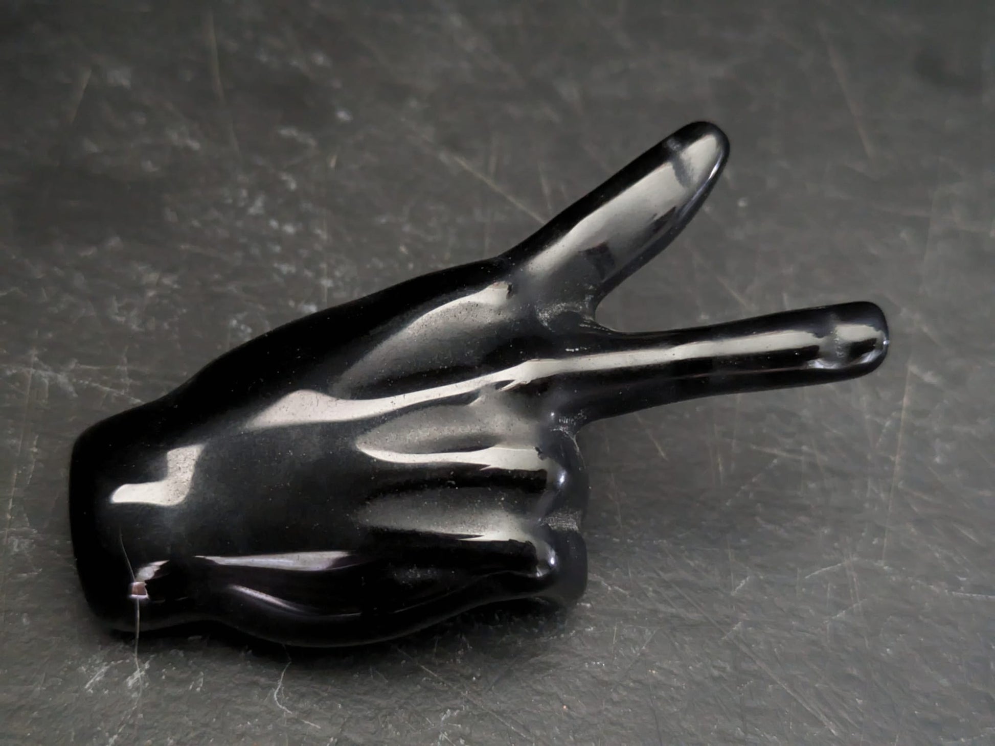Obsidian Two Fingers Carving