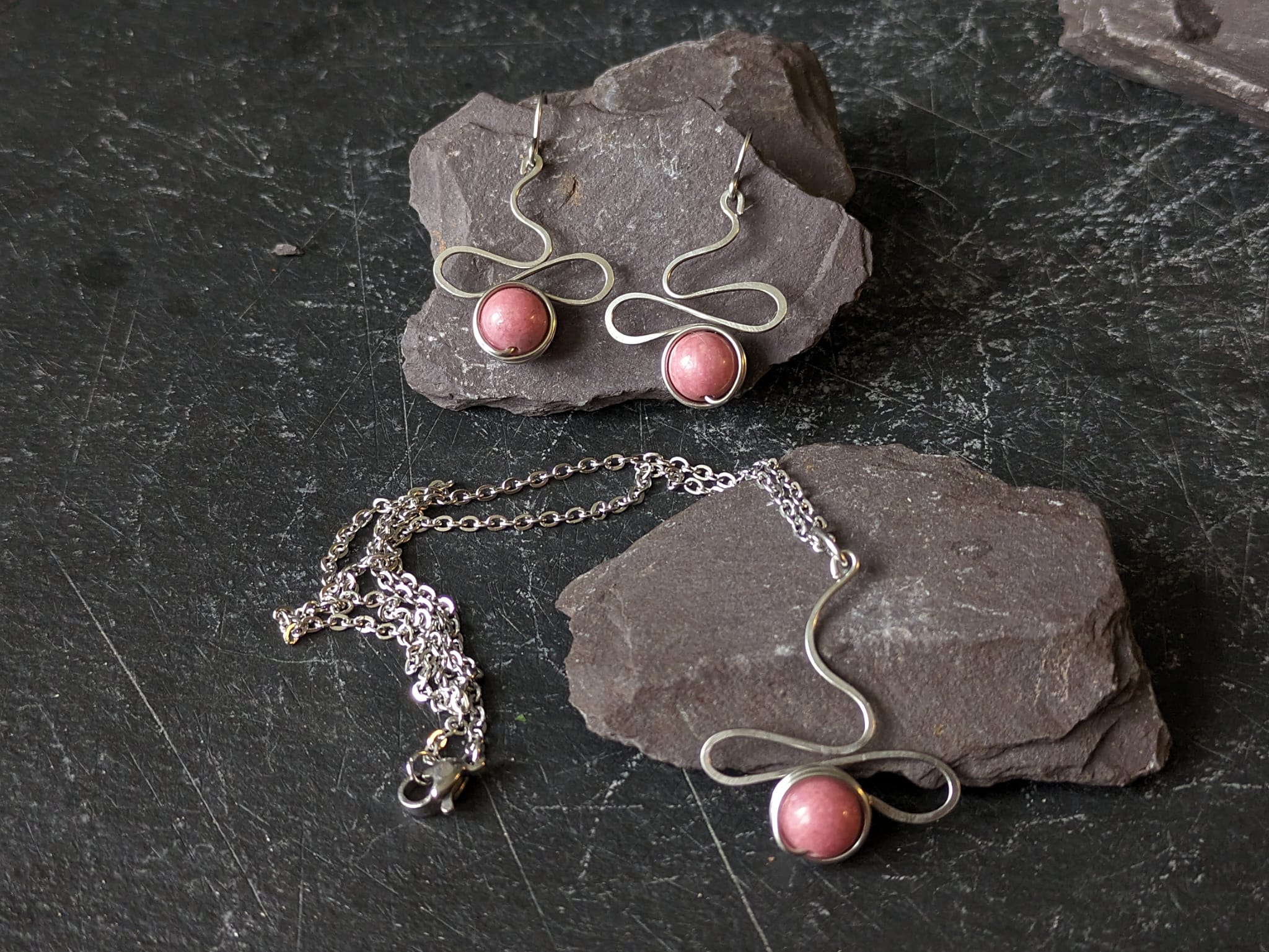 Rhodonite jewelry top